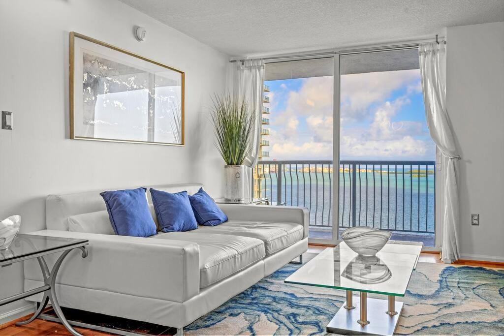 Incredible Ocean View 3 Bedrooms Unit Apartamento *